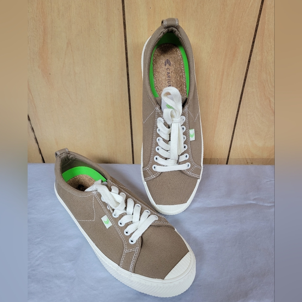 Cariuma OCA Low Canvas Sneakers